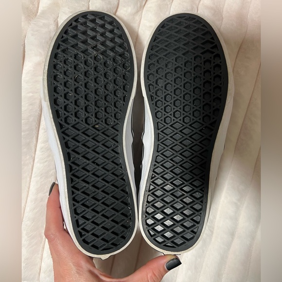 Vans - Picture 10 of 11